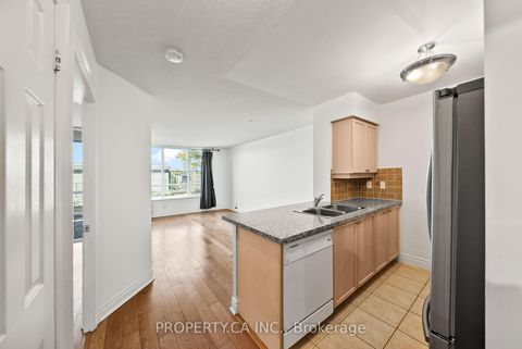 Photo 3 at 309 - 15 Greenview Avenue, Newtonbrook West, Toronto