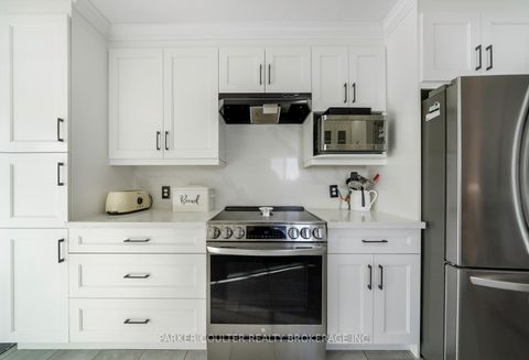 Photo 11 at 92 Snowy Owl Crescent, Little Lake, Barrie