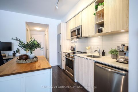 Photo 6 at 610 - 30 Ordnance Street, Niagara, Toronto