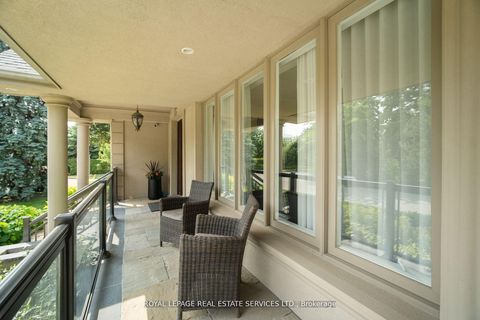 Photo 2 at 6 Cadman Court, Humber Valley, Toronto