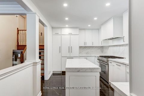 Photo 11 at 6 Cadman Court, Humber Valley, Toronto