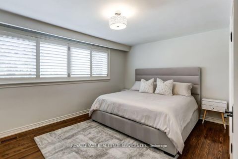 Photo 17 at 6 Cadman Court, Humber Valley, Toronto