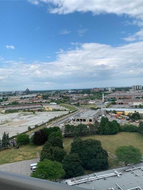 Photo 10 at 2010 - 68 Grangeway Avenue, Woburn, Toronto