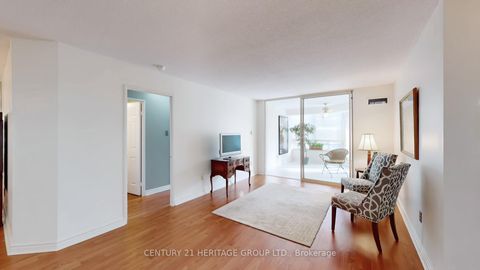 Photo 5 at 418 - 8501 Bayview Avenue, Doncrest, Richmond Hill