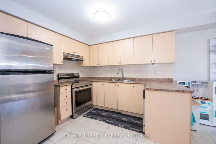 Photo 12 at 87 Luella Crescent, Fletcher's Meadow, Brampton