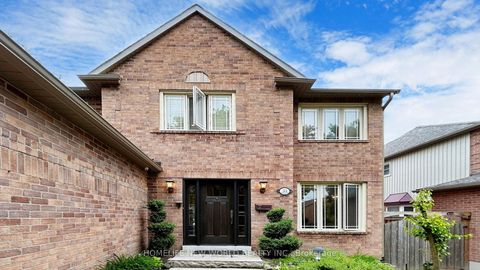 Photo 2 at 33 Beatty Crescent, Aurora Highlands, Aurora