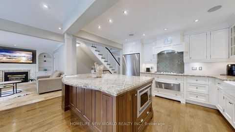 Photo 9 at 33 Beatty Crescent, Aurora Highlands, Aurora