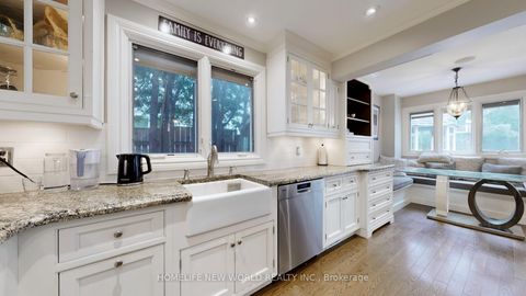 Photo 12 at 33 Beatty Crescent, Aurora Highlands, Aurora