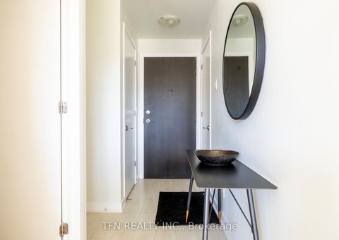 Photo 4 at 726 - 50 Bruyeres Mews, Niagara, Toronto