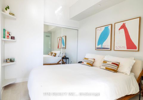 Photo 5 at 726 - 50 Bruyeres Mews, Niagara, Toronto