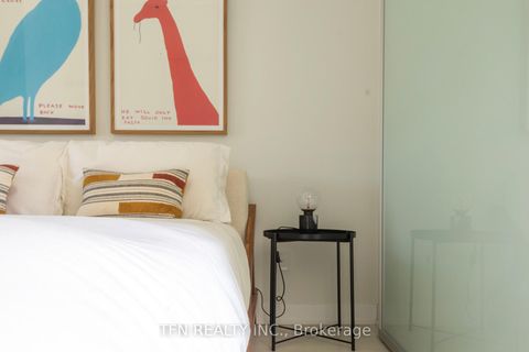 Photo 6 at 726 - 50 Bruyeres Mews, Niagara, Toronto