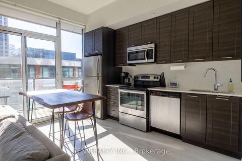 Photo 8 at 726 - 50 Bruyeres Mews, Niagara, Toronto