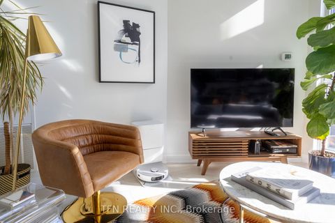 Photo 9 at 726 - 50 Bruyeres Mews, Niagara, Toronto