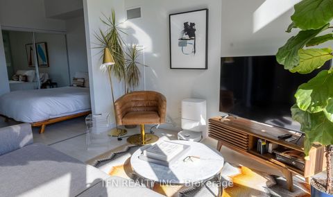 Photo 10 at 726 - 50 Bruyeres Mews, Niagara, Toronto