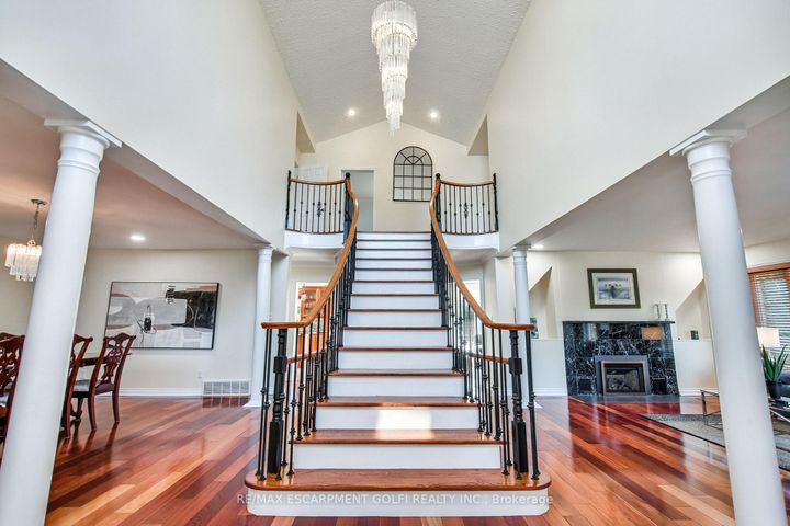 Photo 3 at 24 JOHN MARTIN Crescent, Rural Flamborough, Hamilton