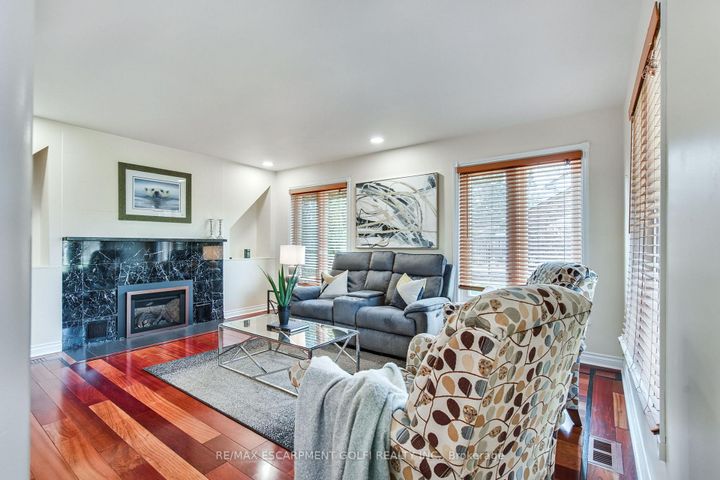 Photo 4 at 24 JOHN MARTIN Crescent, Rural Flamborough, Hamilton