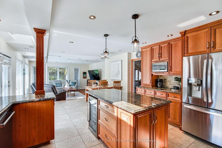 Photo 9 at 24 JOHN MARTIN Crescent, Rural Flamborough, Hamilton