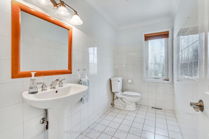 Photo 10 at 24 JOHN MARTIN Crescent, Rural Flamborough, Hamilton