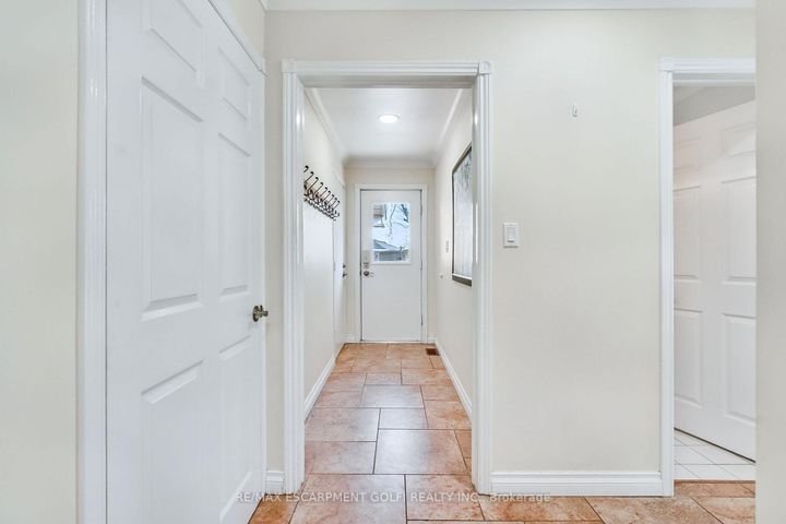 Photo 12 at 24 JOHN MARTIN Crescent, Rural Flamborough, Hamilton