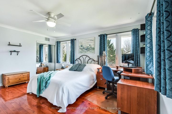 Photo 15 at 24 JOHN MARTIN Crescent, Rural Flamborough, Hamilton