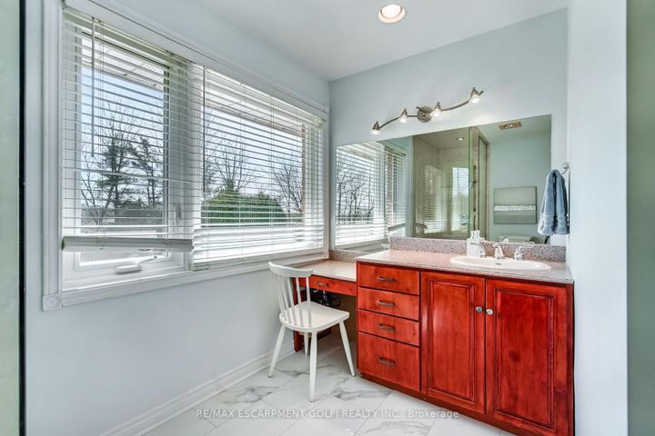 Photo 19 at 24 JOHN MARTIN Crescent, Rural Flamborough, Hamilton