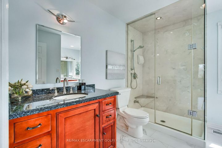 Photo 20 at 24 JOHN MARTIN Crescent, Rural Flamborough, Hamilton