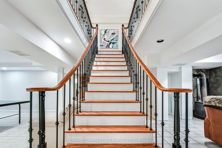 Photo 22 at 24 JOHN MARTIN Crescent, Rural Flamborough, Hamilton