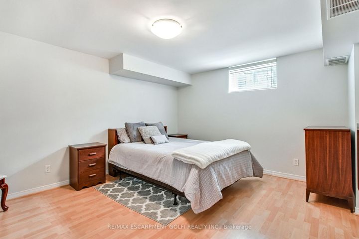 Photo 24 at 24 JOHN MARTIN Crescent, Rural Flamborough, Hamilton