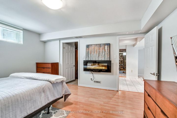 Photo 25 at 24 JOHN MARTIN Crescent, Rural Flamborough, Hamilton