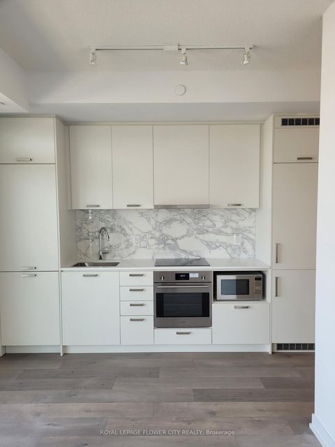 Photo 2 at 1517 - 38 Honeycrisp Crescent, Vaughan Corporate Centre, Vaughan