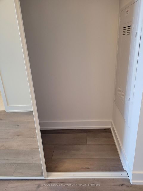 Photo 6 at 1517 - 38 Honeycrisp Crescent, Vaughan Corporate Centre, Vaughan