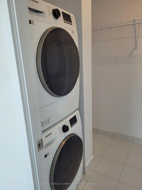 Photo 11 at 1517 - 38 Honeycrisp Crescent, Vaughan Corporate Centre, Vaughan