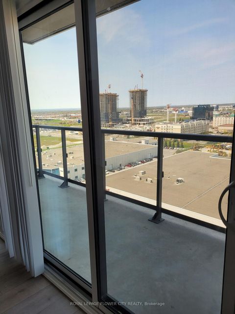 Photo 13 at 1517 - 38 Honeycrisp Crescent, Vaughan Corporate Centre, Vaughan