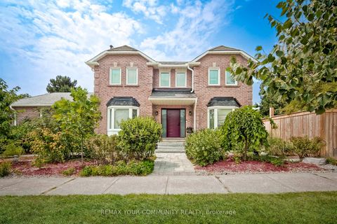 Photo 1 at 2 Kirkland Court, Westbrook, Richmond Hill