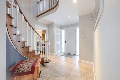 Photo 4 at 2 Kirkland Court, Westbrook, Richmond Hill