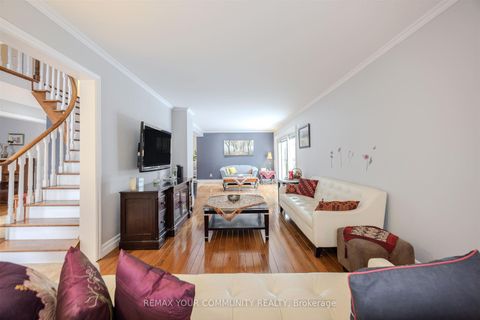 Photo 6 at 2 Kirkland Court, Westbrook, Richmond Hill