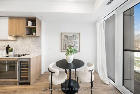 Photo 2 at 322 - 2020 Bathurst Street, Cedarvale, Toronto