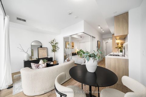 Photo 3 at 322 - 2020 Bathurst Street, Cedarvale, Toronto