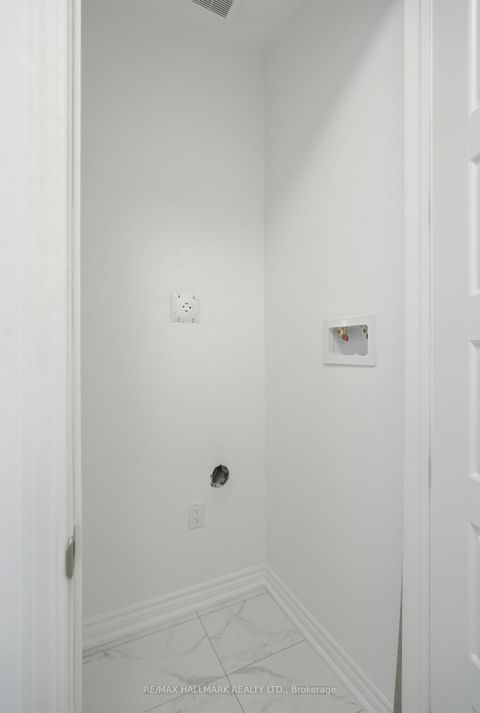 Photo 17 at 98 Yorkshire Drive E, Rural Barrie Southeast, Barrie