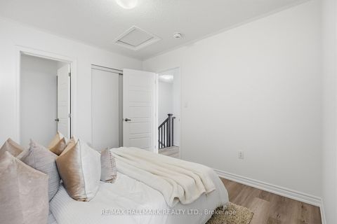 Photo 22 at 98 Yorkshire Drive E, Rural Barrie Southeast, Barrie