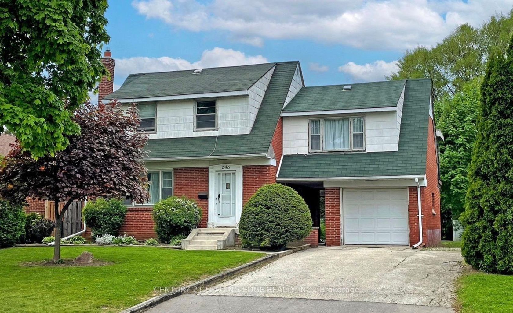 246 Waterloo Avenue, Bathurst Manor, Toronto by Loree Meneguzzi Real Estate 246 Waterloo Avenue, Bathurst Manor, Toronto