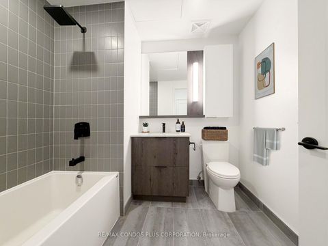 Photo 8 at 925 - 5 Defries Street, Regent Park, Toronto