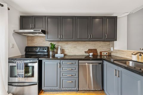 Photo 4 at 9 - 1666 Queen Street E, The Beaches, Toronto