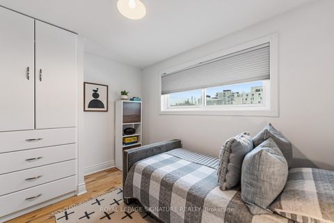 Photo 11 at 9 - 1666 Queen Street E, The Beaches, Toronto