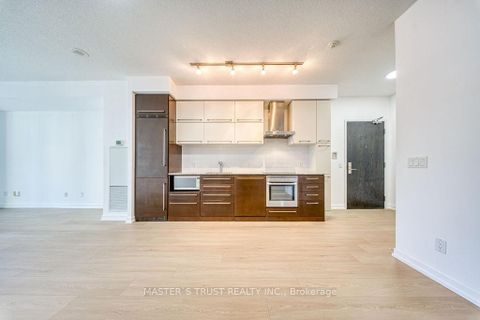 Photo 9 at 1002 - 770 Bay Street, Bay Street Corridor, Toronto