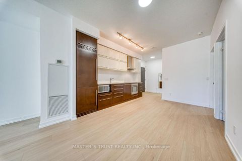 Photo 10 at 1002 - 770 Bay Street, Bay Street Corridor, Toronto