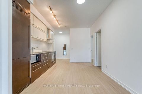 Photo 11 at 1002 - 770 Bay Street, Bay Street Corridor, Toronto