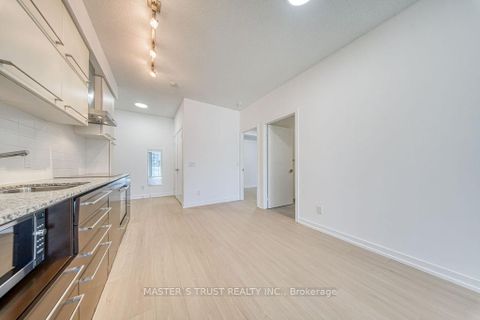 Photo 12 at 1002 - 770 Bay Street, Bay Street Corridor, Toronto