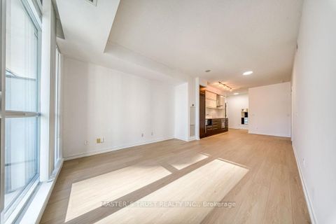 Photo 14 at 1002 - 770 Bay Street, Bay Street Corridor, Toronto