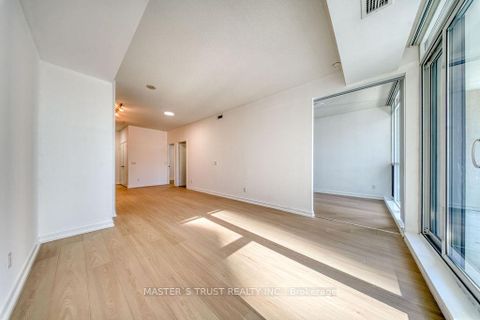 Photo 16 at 1002 - 770 Bay Street, Bay Street Corridor, Toronto